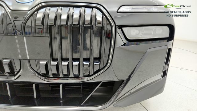 Used 2025 BMW i7 xDrive60 w/ Executive Package RWD image 25