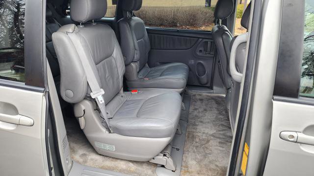 Used 2005 Toyota Sienna XLE Limited image 17