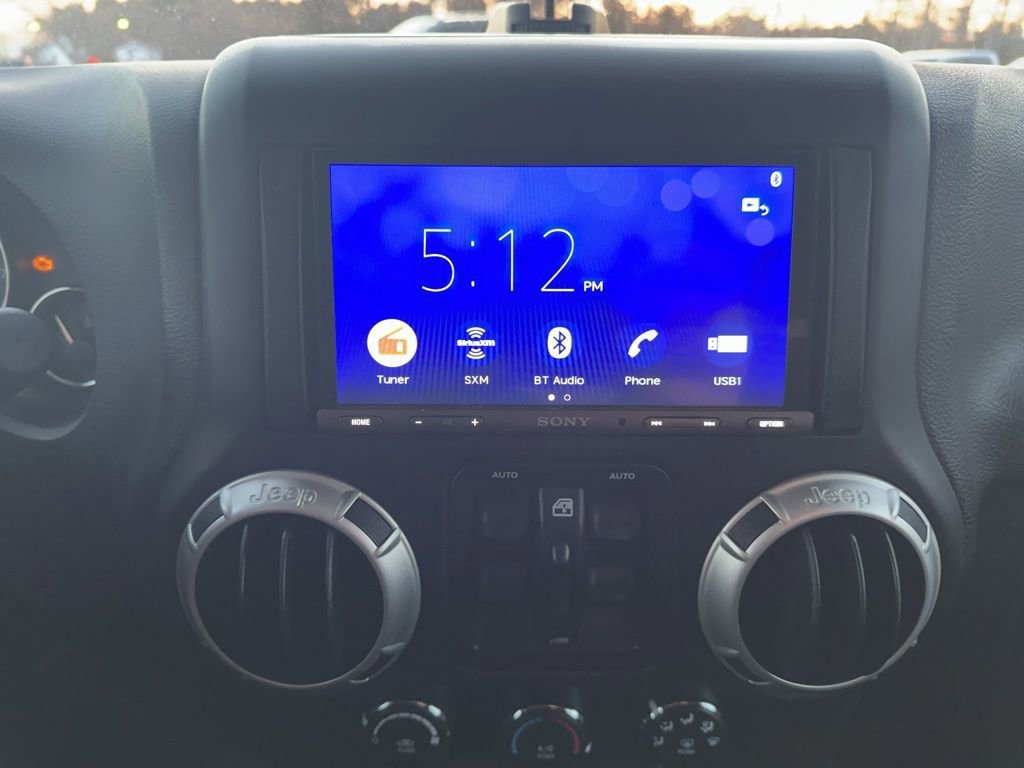 Used 2018 Jeep Wrangler Unlimited Sahara w/ Connectivity Group image 20