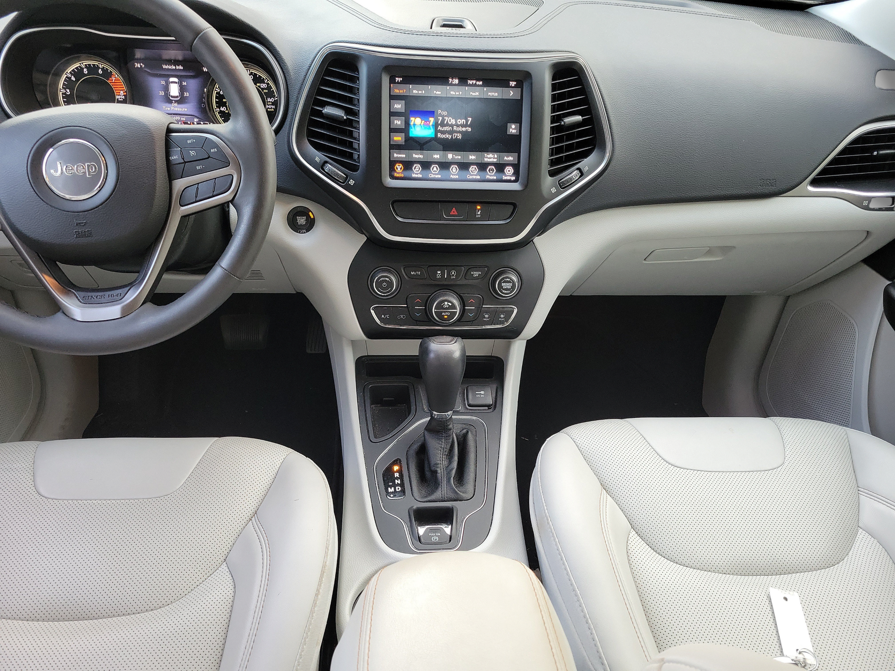 Certified 2022 Jeep Cherokee Latitude Lux w/ Sun & Sound Group FWD image 9
