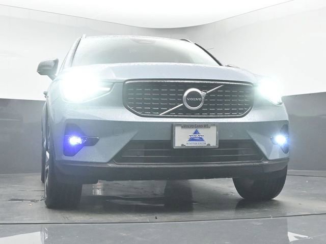Used 2023 Volvo XC40 B5 Plus w/ Protection Package Premier image 35