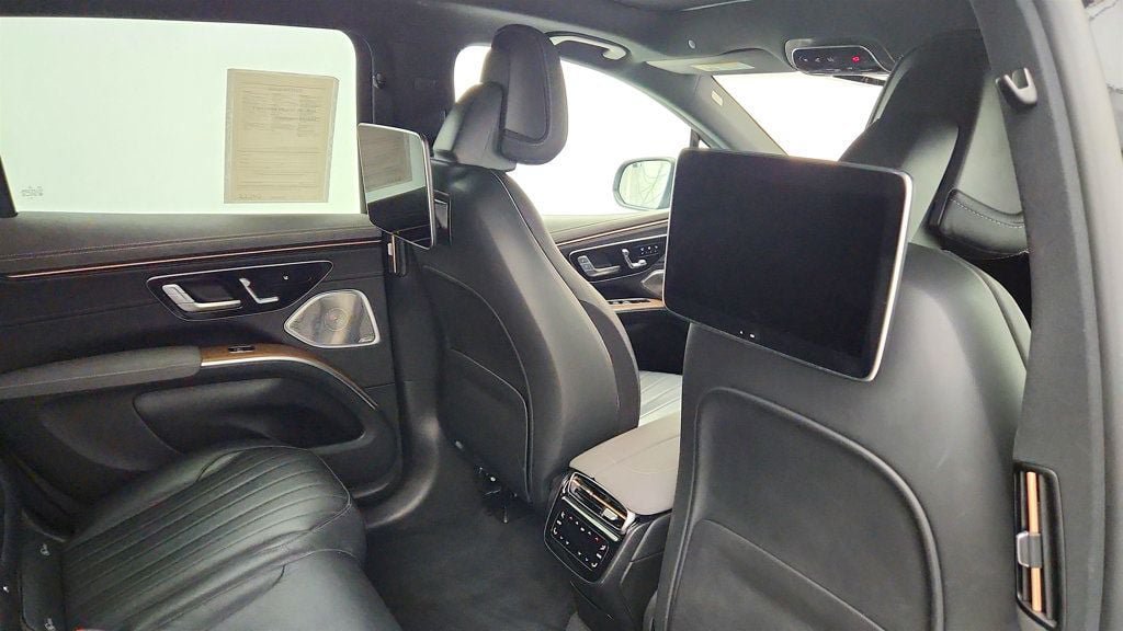 Used 2023 Mercedes-Benz EQS 580 4MATIC SUV w/ Acoustic Comfort Package image 23