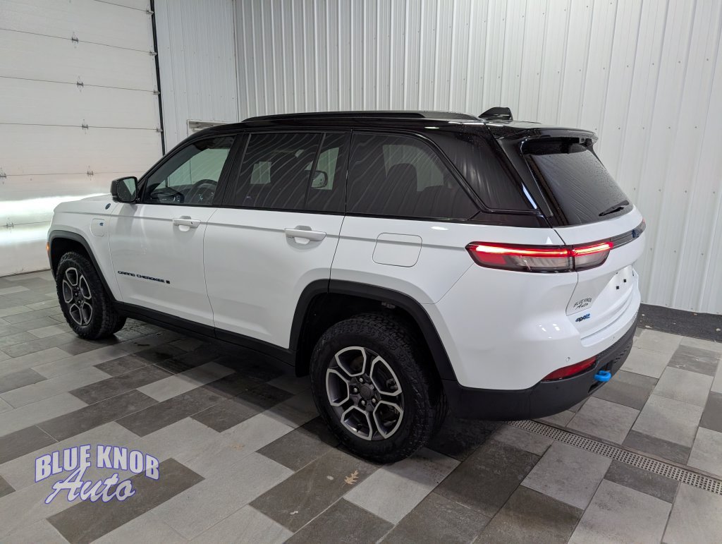 Used 2023 Jeep Grand Cherokee Trailhawk w/ Advanced Protech Group II AWD/4WD image 2