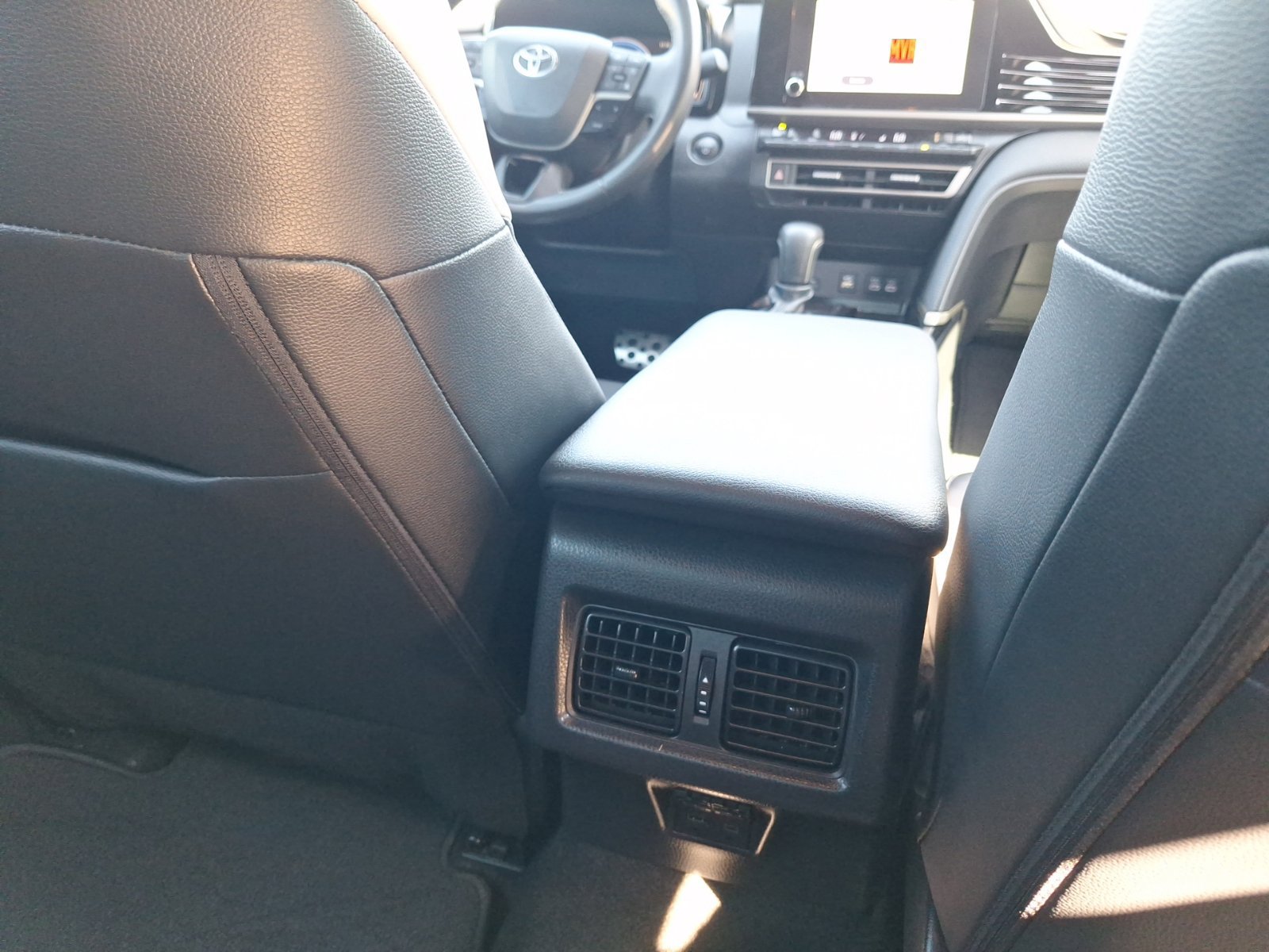 Used 2025 Toyota Camry SE w/ Convenience Package FWD image 31