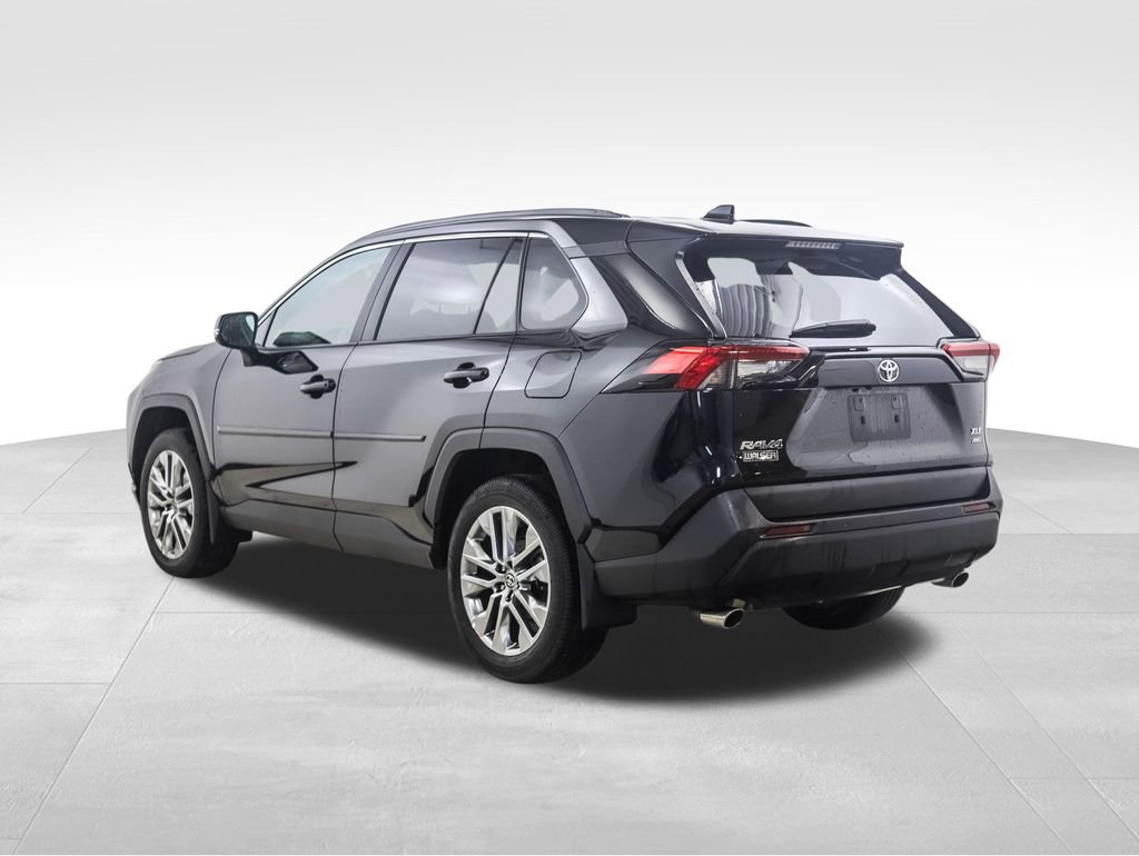 Used 2023 Toyota RAV4 XLE Premium image 3
