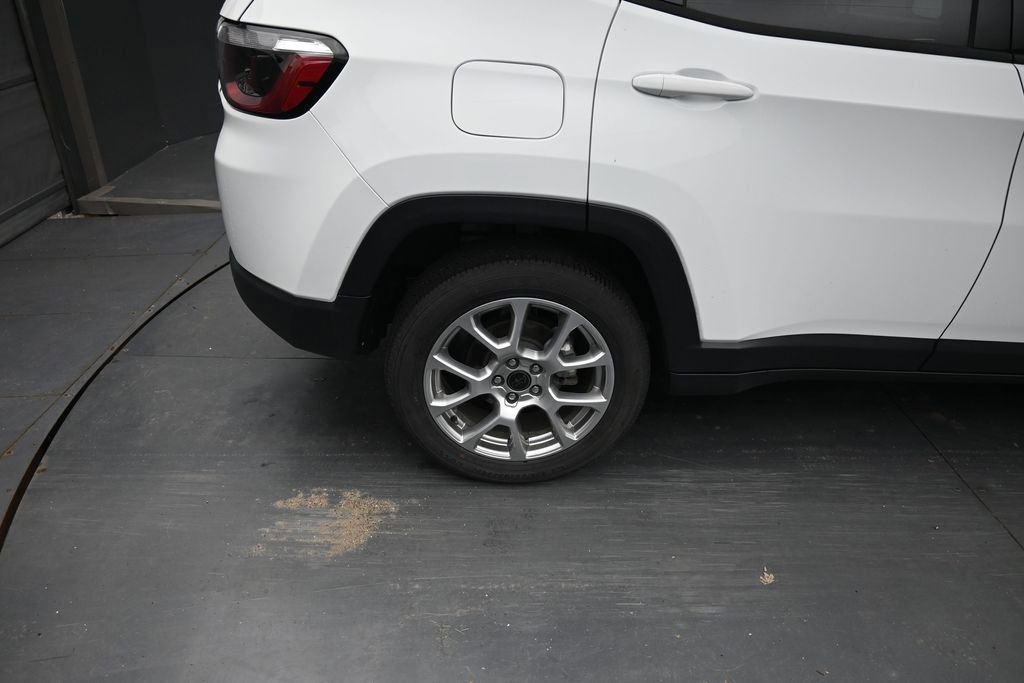 Used 2025 Jeep Compass Limited AWD/4WD image 13