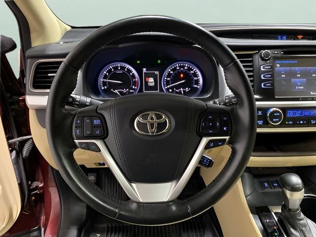 Used 2018 Toyota Highlander XLE AWD/4WD image 13