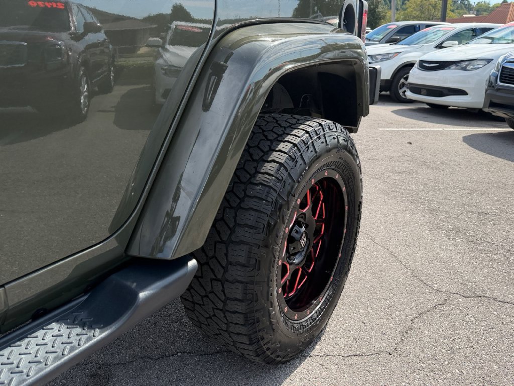 Used 2015 Jeep Wrangler Unlimited Sahara w/ Dual Top Group AWD/4WD image 12