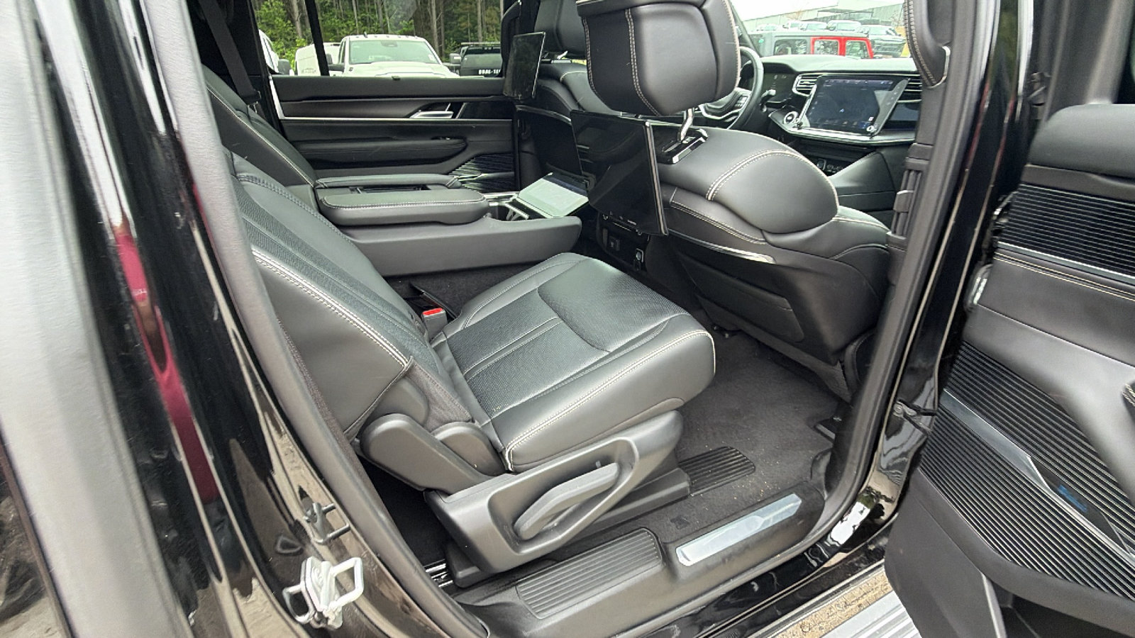 Certified 2025 Jeep Grand Wagoneer Series II Obsidian w/ Quick Order Packagew 28T AWD/4WD image 22