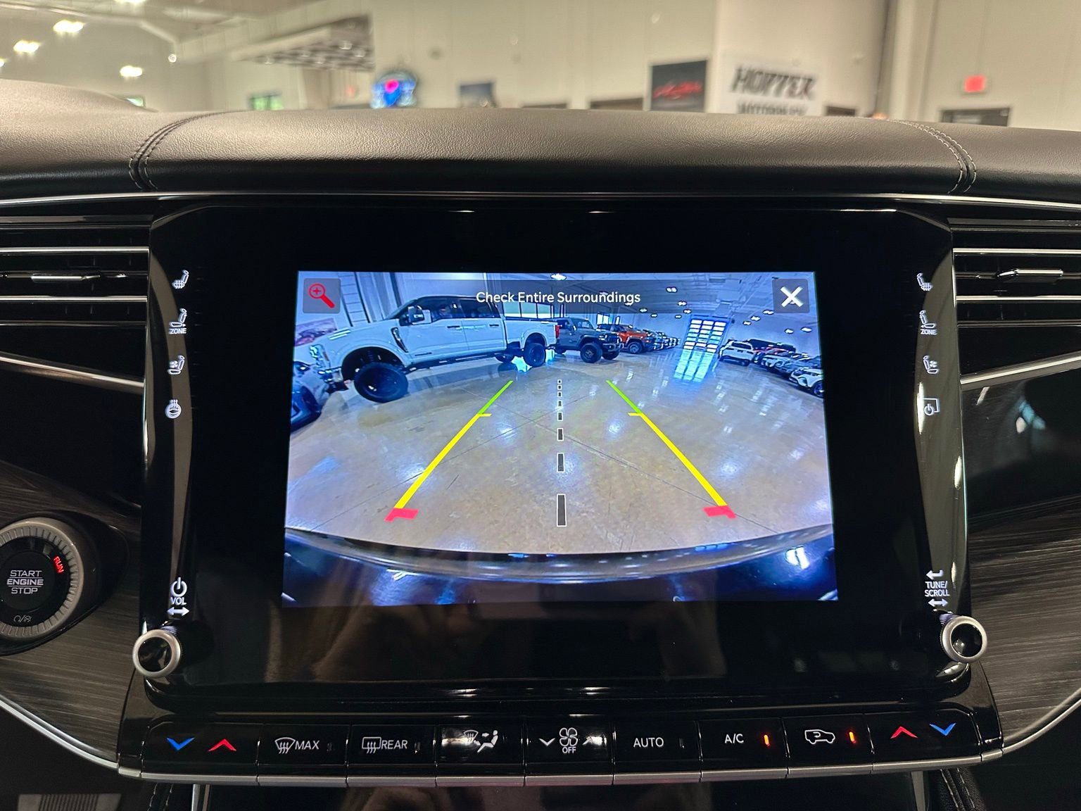 Used 2023 Jeep Wagoneer Series III w/ Preferred Equipment Group image 32