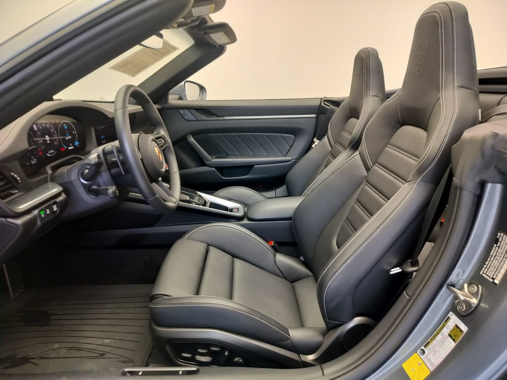 Certified 2025 Porsche 911 Carrera RWD image 6