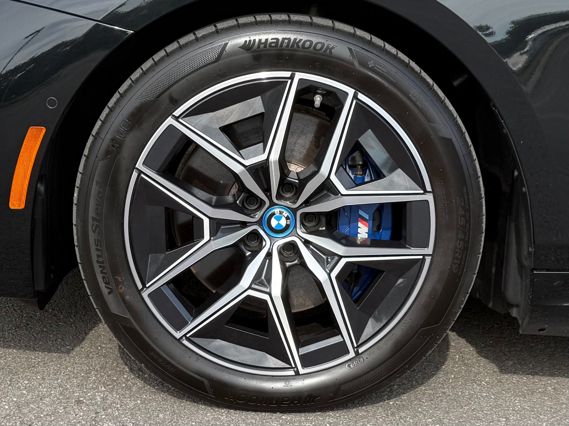 Used 2024 BMW i5 M60 w/ Premium Package AWD/4WD image 9