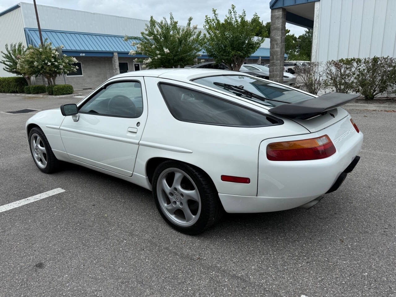 Used 1987 Porsche 928 S4 RWD image 4