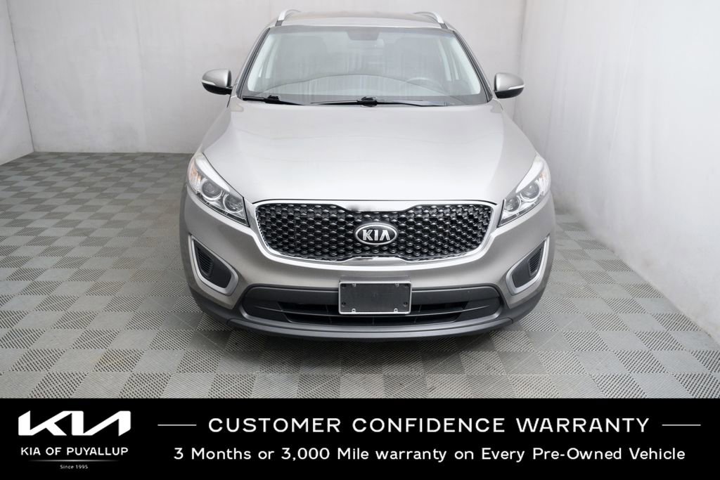 Used 2017 Kia Sorento AWD w/ LX Convenience Package image 2