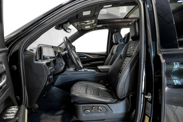 Used 2022 Cadillac Escalade ESV Sport Platinum w/ Heavy-Duty Trailer Package AWD/4WD image 5