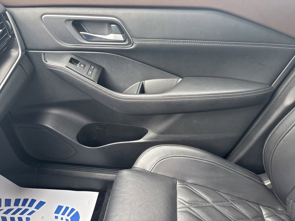 Used 2022 Nissan Rogue Platinum w/ Head-Up Display Package image 27