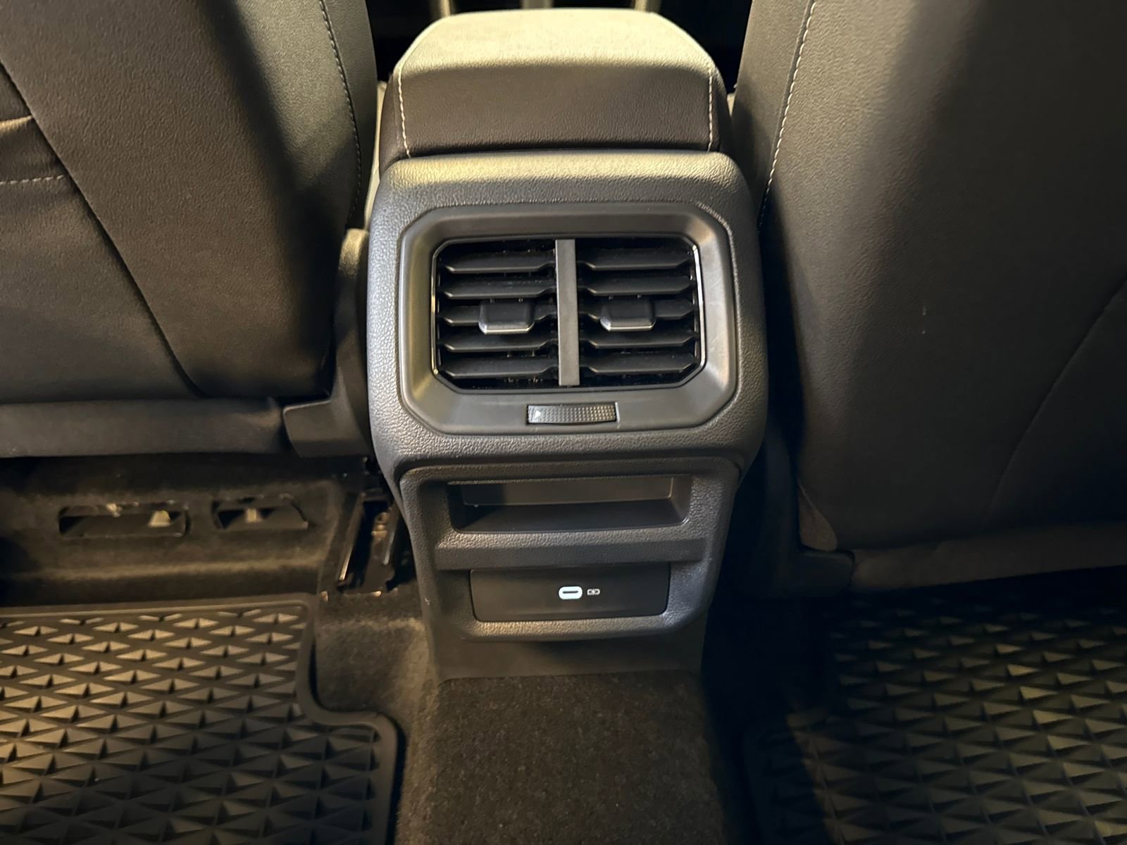 Certified 2024 Volkswagen Taos SE image 39