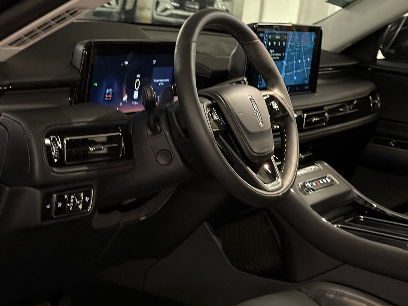 New 2027 Lincoln Aviator AWD image 16