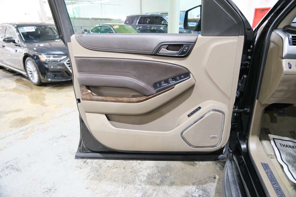 Used 2018 Chevrolet Suburban LT RWD image 18