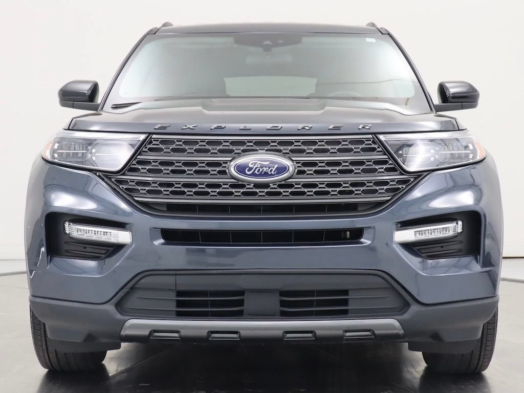 Used 2022 Ford Explorer XLT w/ Equipment Group 202A AWD/4WD image 8