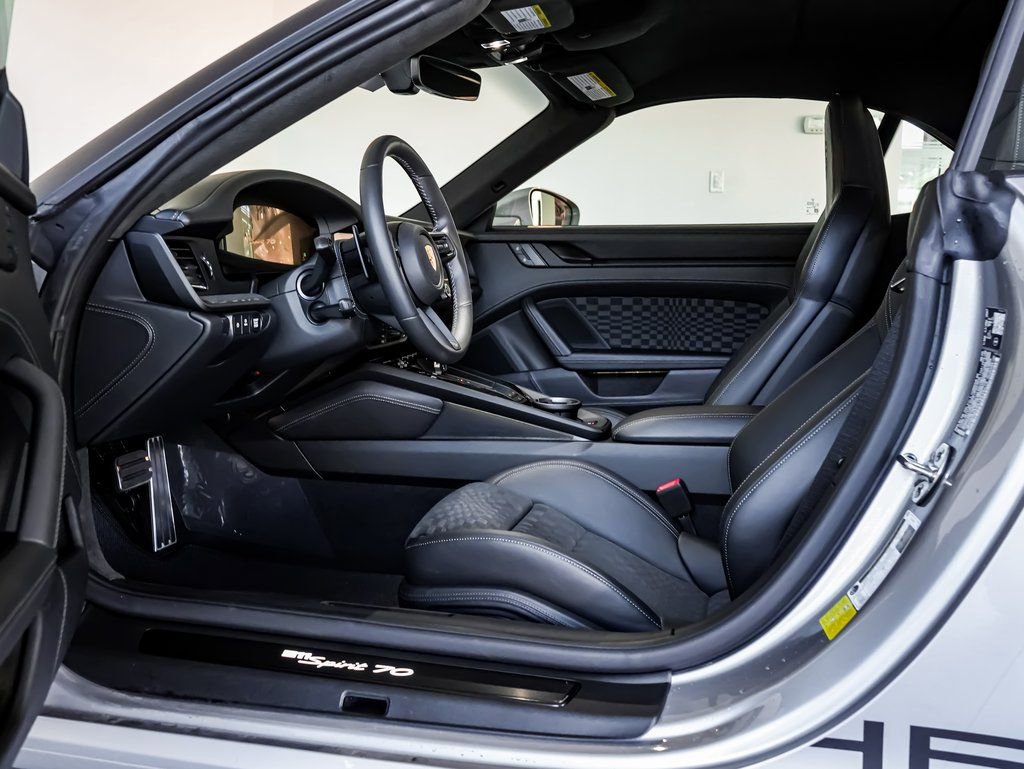 Used 2026 Porsche 911 Carrera GTS RWD image 5