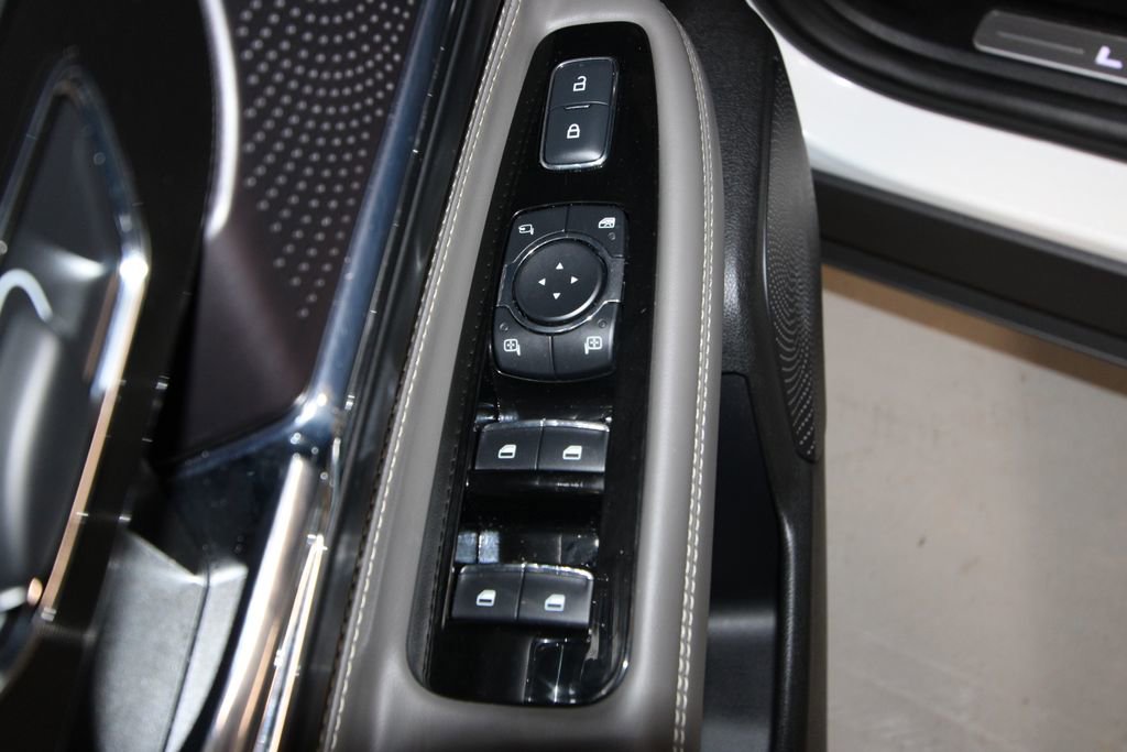 Used 2024 Lincoln Corsair Grand Touring w/ Equipment Group 301A image 6