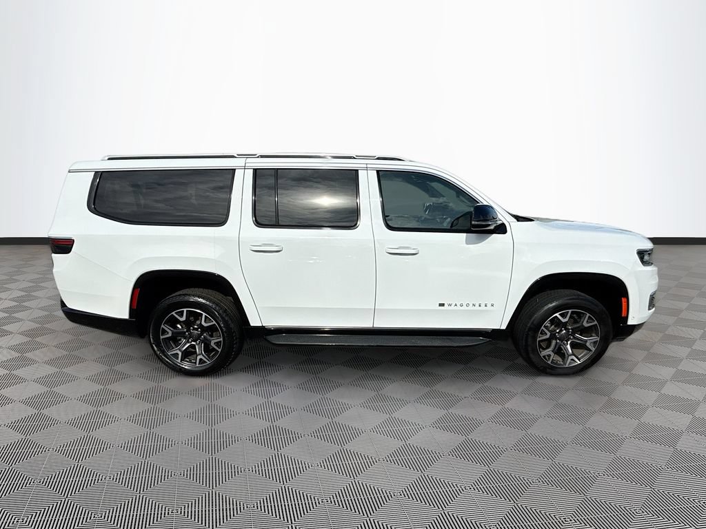 Used 2024 Jeep Wagoneer L Series III w/ Flexible Seating Group AWD/4WD image 9