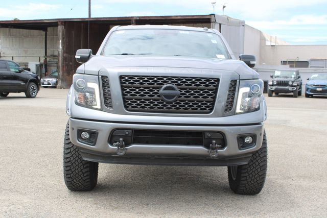 Used 2018 Nissan Titan SV w/ SV Convenience Package RWD image 2