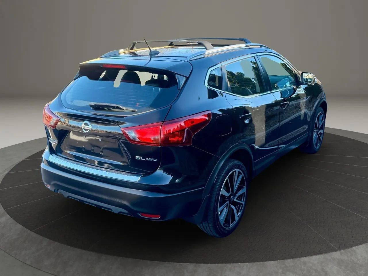 Used 2017 Nissan Rogue Sport SL w/ SL Premium Package image 4