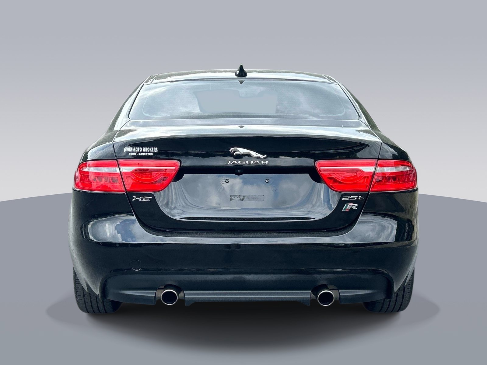 Used 2017 Jaguar XE Premium RWD image 4