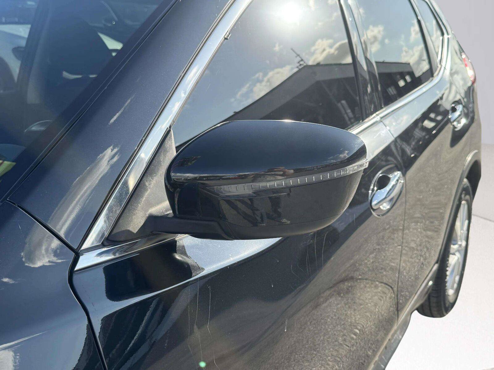 Used 2019 Nissan Rogue SV FWD image 12