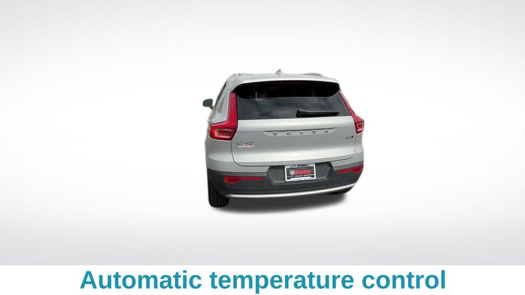 Used 2025 Volvo XC40 B5 Core image 5