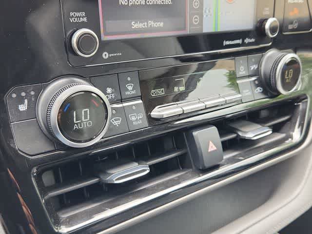 Used 2022 Toyota Highlander XLE AWD/4WD image 25