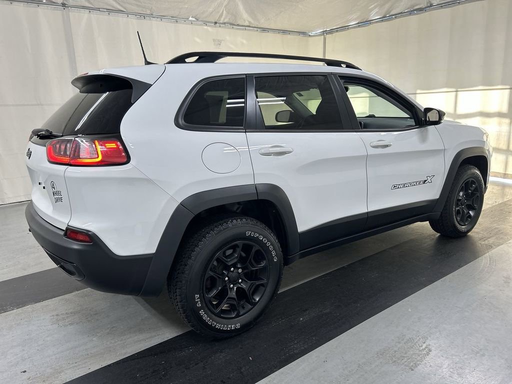 Used 2022 Jeep Cherokee Latitude AWD/4WD image 2