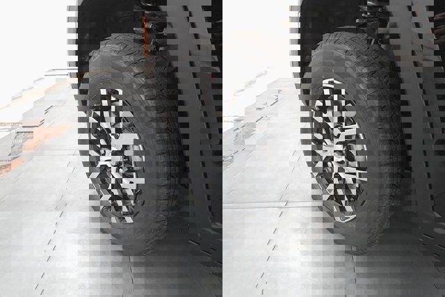 New 2025 Jeep Grand Cherokee L Limited image 30