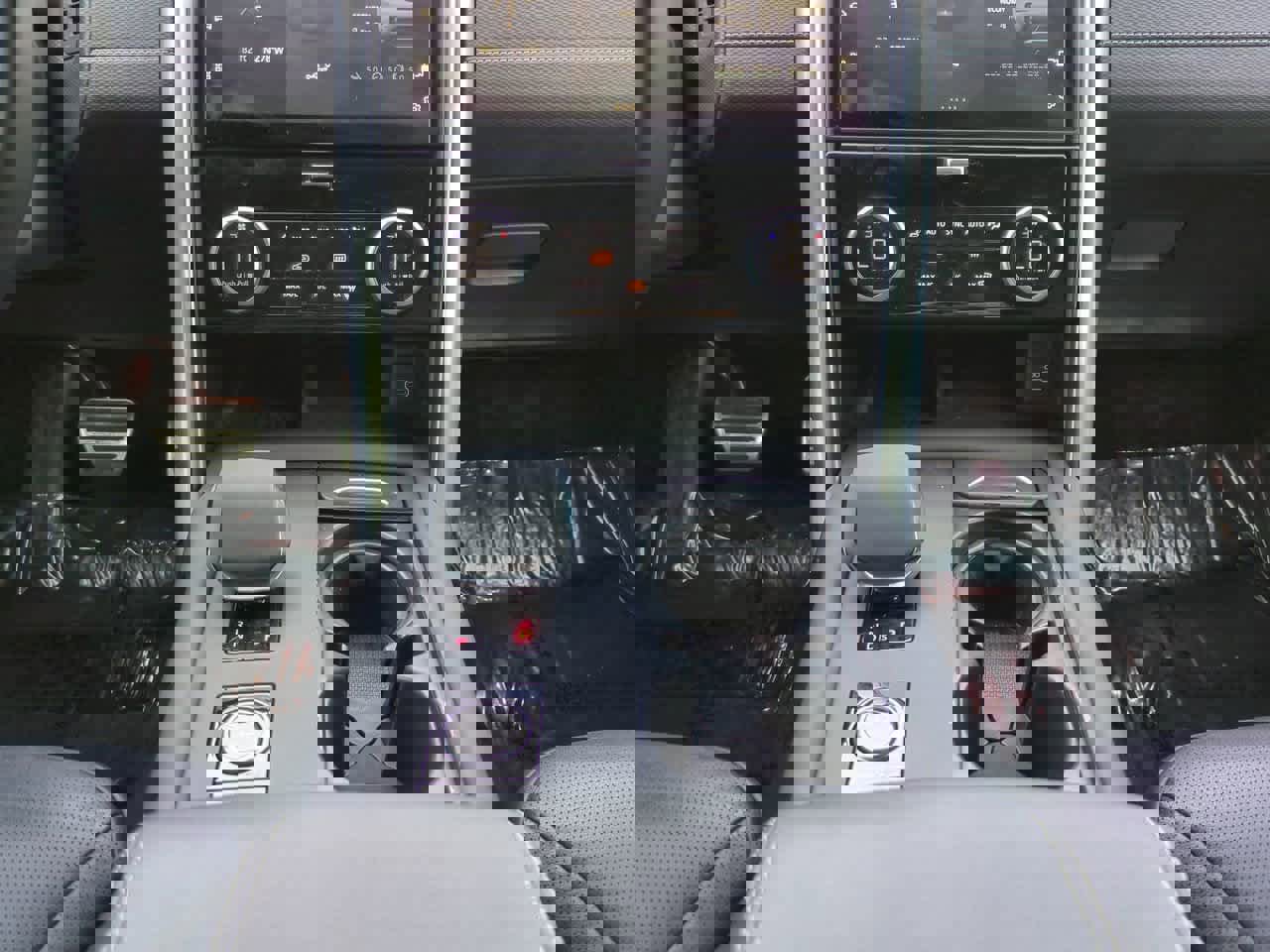 Used 2021 Land Rover Discovery S R-Dynamic image 18