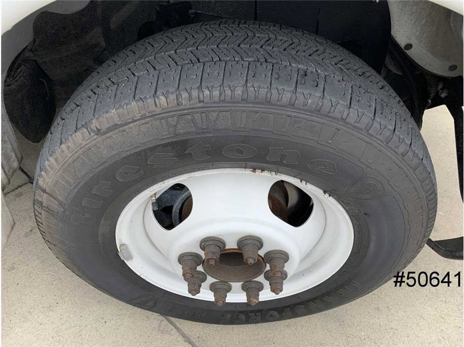 Used 2014 Chevrolet Express 4500 w/ Ambulance Package RWD image 31