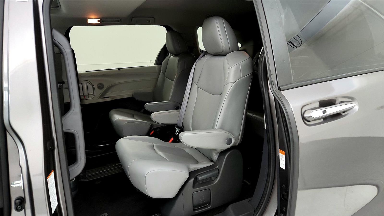 Used 2024 Toyota Sienna XLE image 21