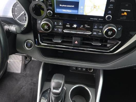 Used 2021 Toyota Highlander XLE image 4