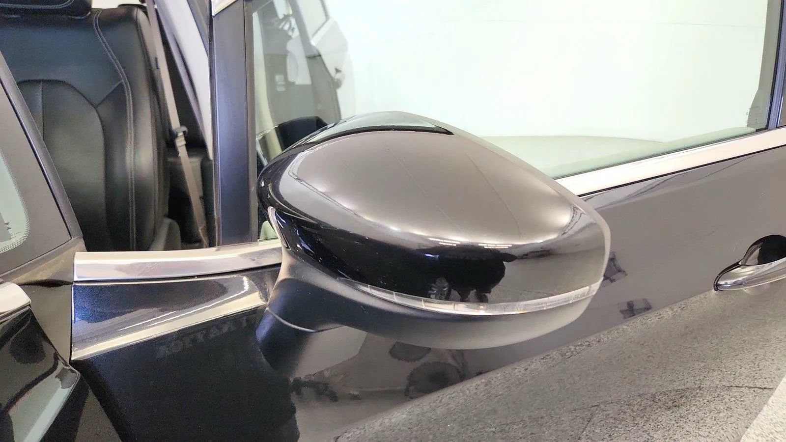 Used 2023 Chrysler Pacifica Touring-L FWD image 37
