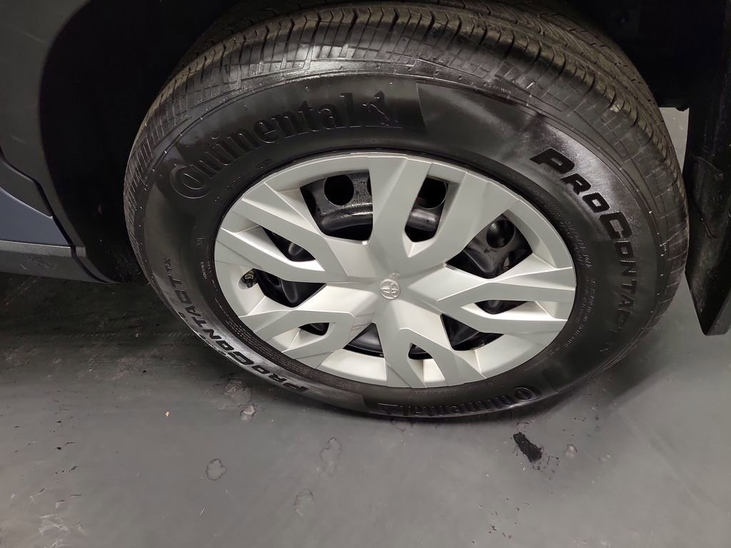 Used 2025 Toyota Corolla Cross L image 12