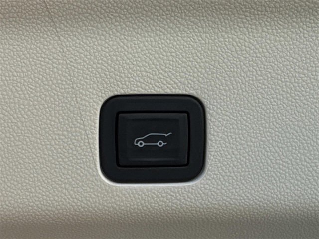 Certified 2025 Cadillac Escalade ESV Premium Luxury Platinum w/ LPO, Radiant Package image 15