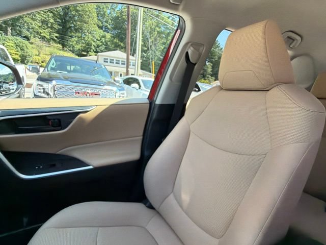 Used 2019 Toyota RAV4 LE FWD image 53