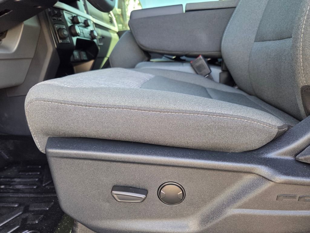 Used 2025 Ford F350 XLT image 13