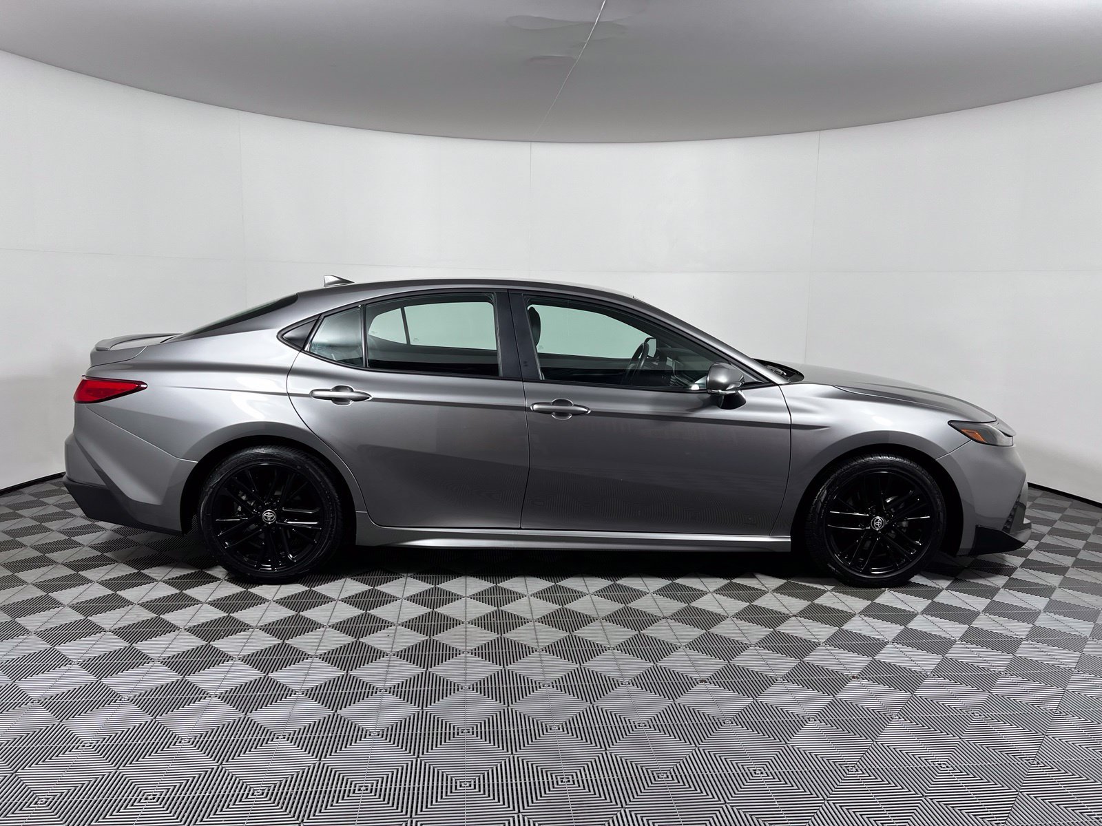 Certified 2025 Toyota Camry SE FWD image 4