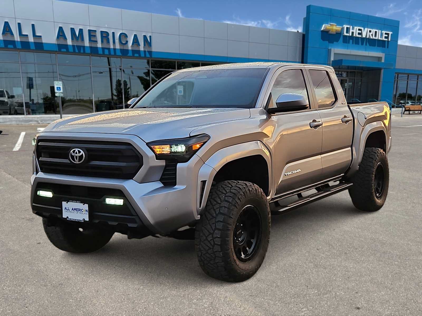 Used 2025 Toyota Tacoma SR5 AWD/4WD image 4