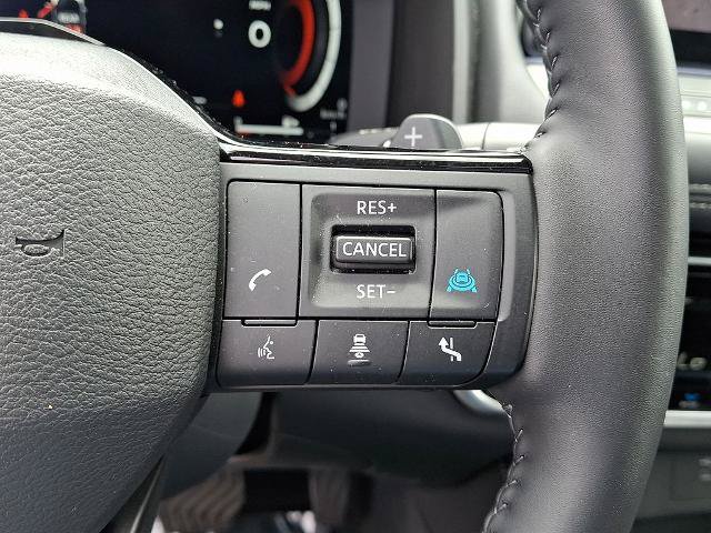Certified 2025 Nissan Rogue Platinum w/ Tech Package AWD/4WD image 23
