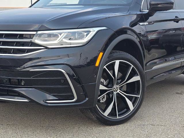 Used 2023 Volkswagen Tiguan SEL R-Line image 3