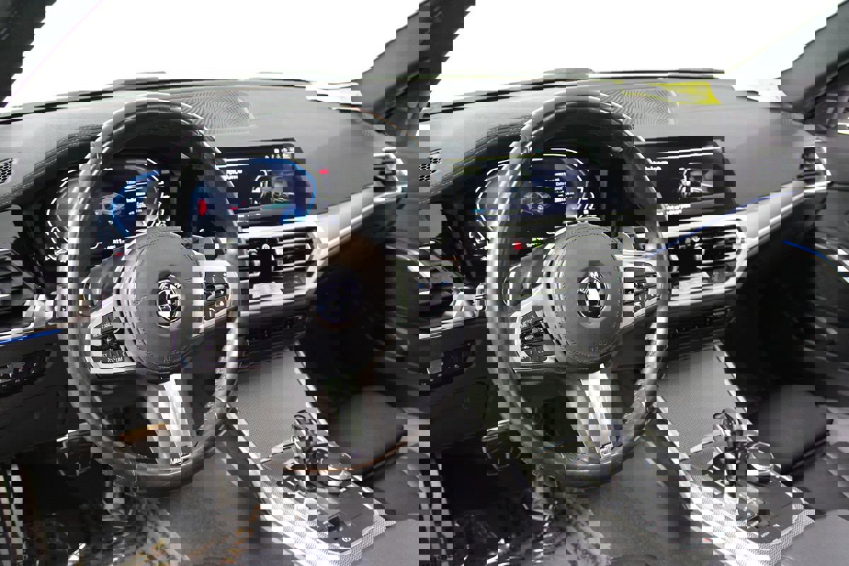 Used 2021 BMW 330e w/ M Sport Package image 7