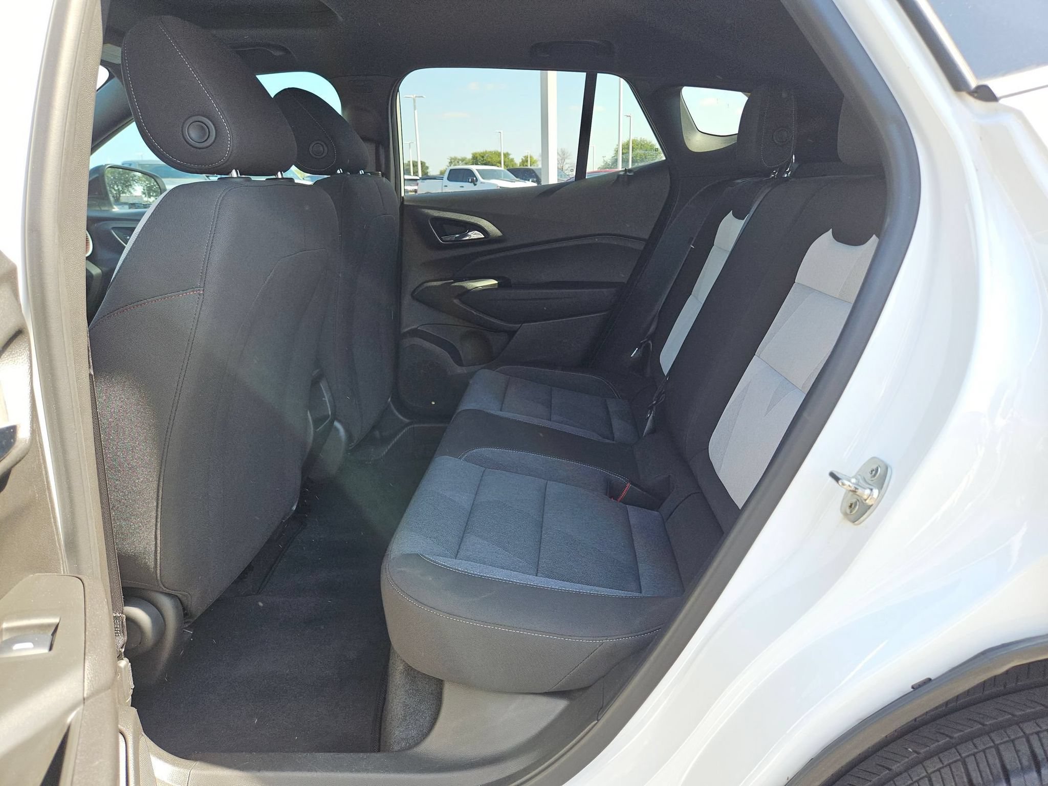 Certified 2025 Chevrolet Trax RS w/ Sunroof Package FWD image 14